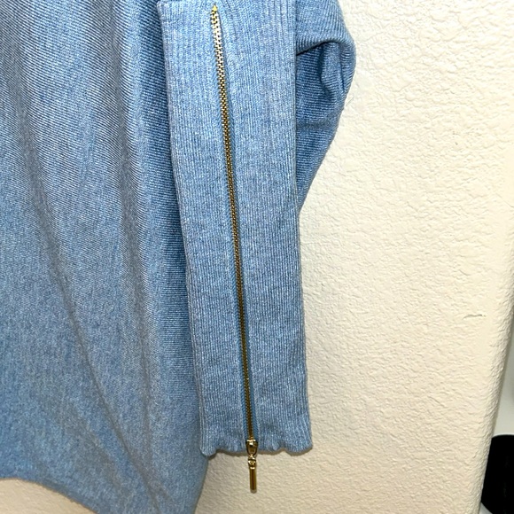 Women’s Sweater Size Small but could be a one size. Blue Turtle Neck Beautiful! - Picture 4 of 9